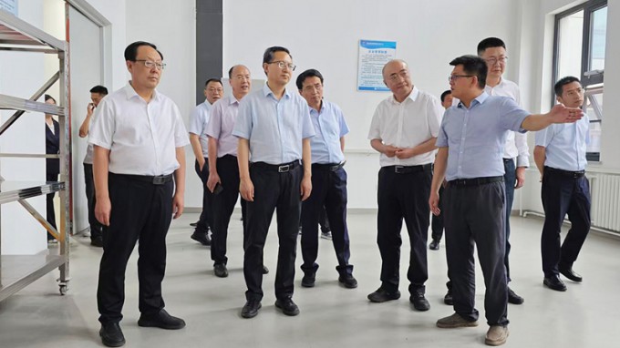 甘肅國(guó)投集團(tuán)黨委書(shū)記、董事長(zhǎng)成廣平一行到西部工程檢測(cè)研發(fā)基地調(diào)研